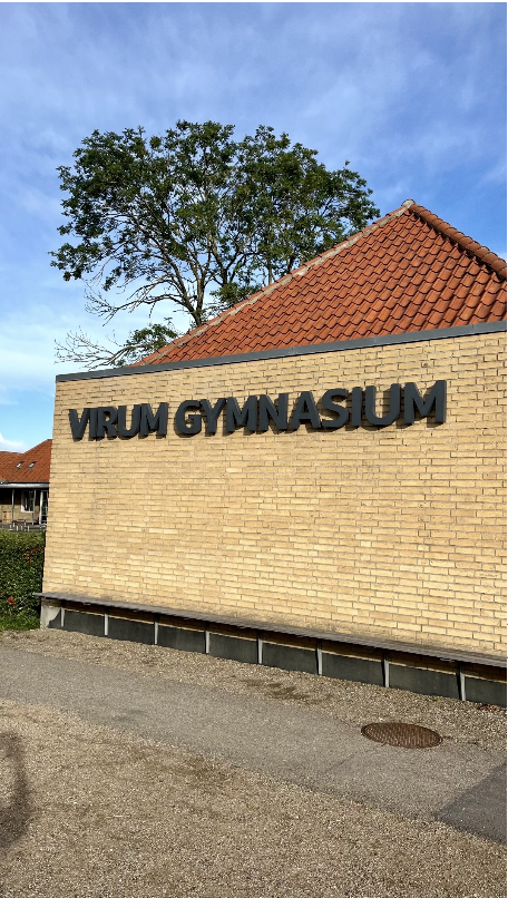 Façade du lycée de Virum, établissement d’accueil de la mobilité.