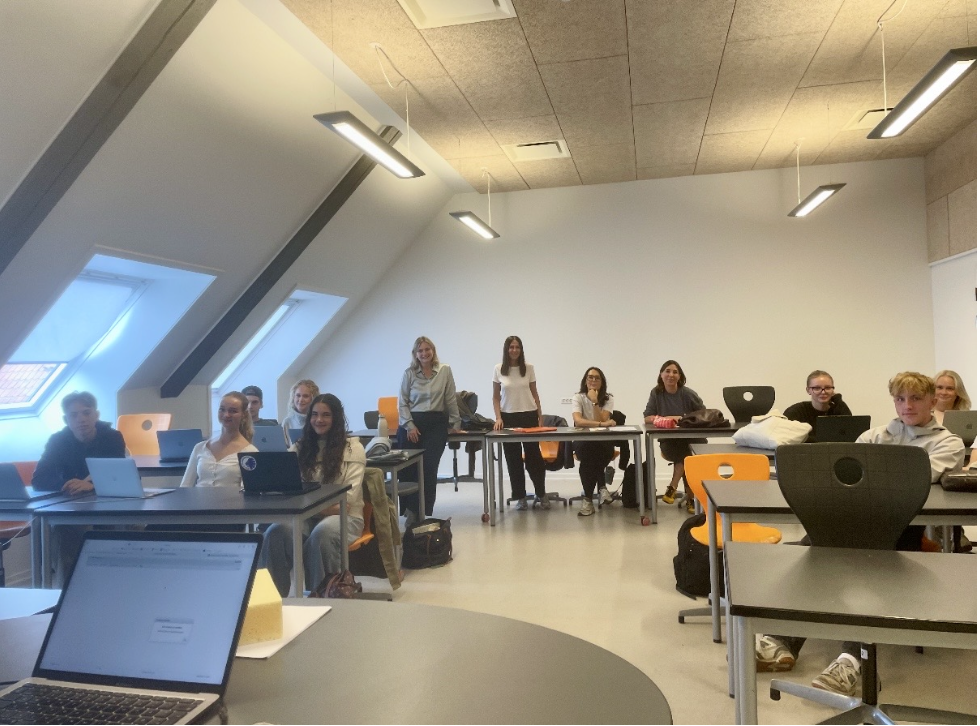 Enseignants du lycée Laetitia en observation au lycée de Virum.